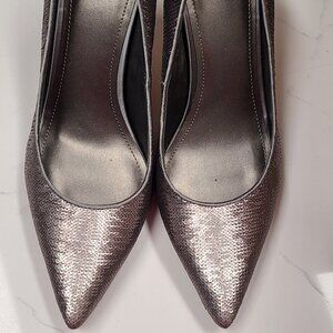 White House Black Market Gracelynn Hematite Sequined size 11 pump